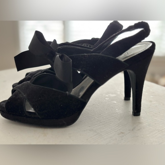 Velvet Heart black strapy heels size 9 - Picture 2 of 7